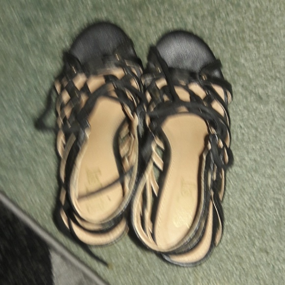 Heels - Picture 4 of 4